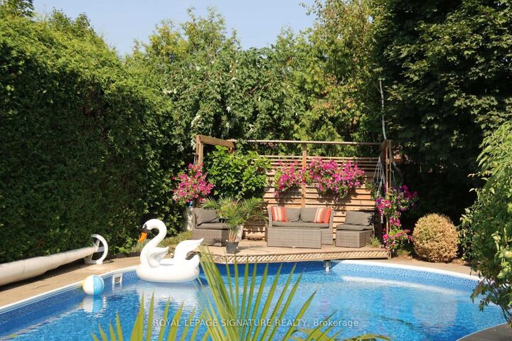 Property Photo: 5390 McFarren Boulevard ON L5M 5Y5
