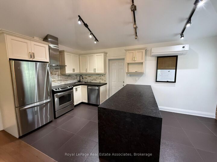 Property Photo:  52 Cameron Avenue 4  ON M6M 1R2 