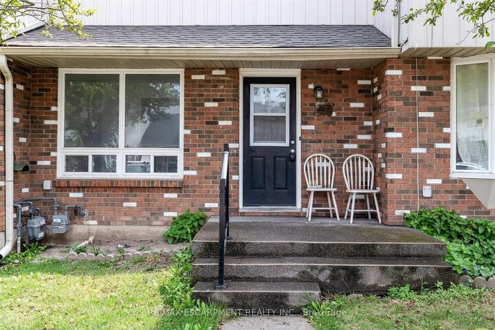 Property Photo: 100 Brownleigh Avenue 284 ON L3B 5V8