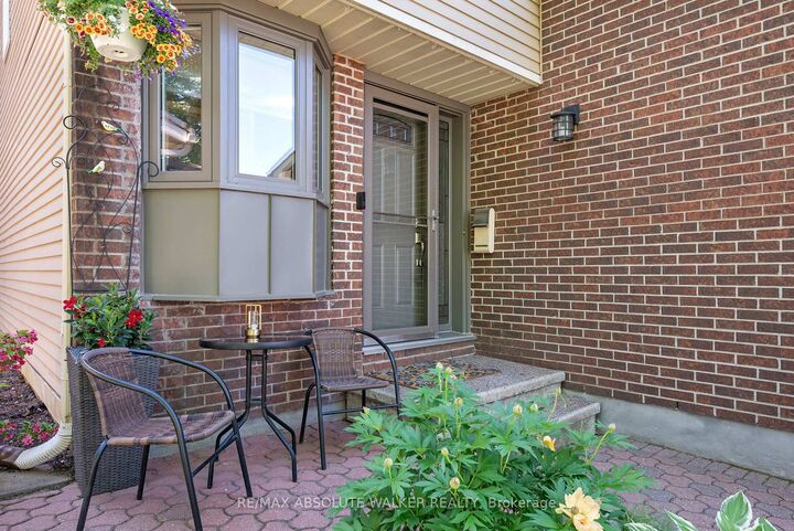 Property Photo:  1546 Meadowfield Place  ON K1C 5V9 