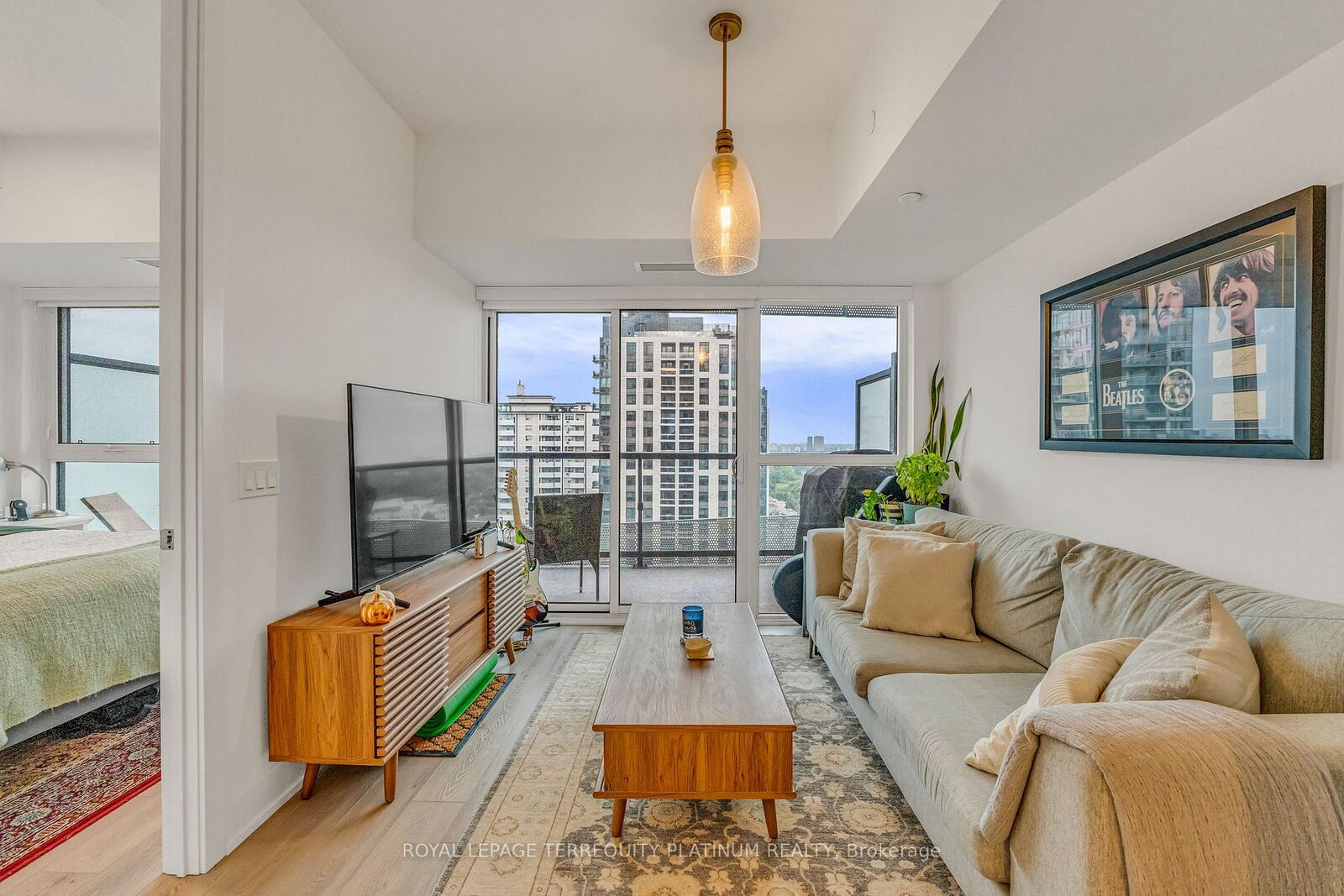 Property Photo:  11 Lillian Street 1410  ON M4S 2H7 
