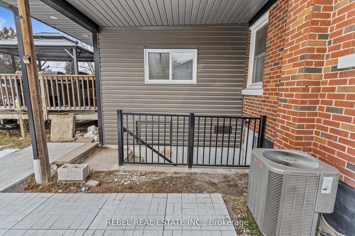 Property Photo: 332 Cadillac Avenue S 2 ON L1H 5Z8