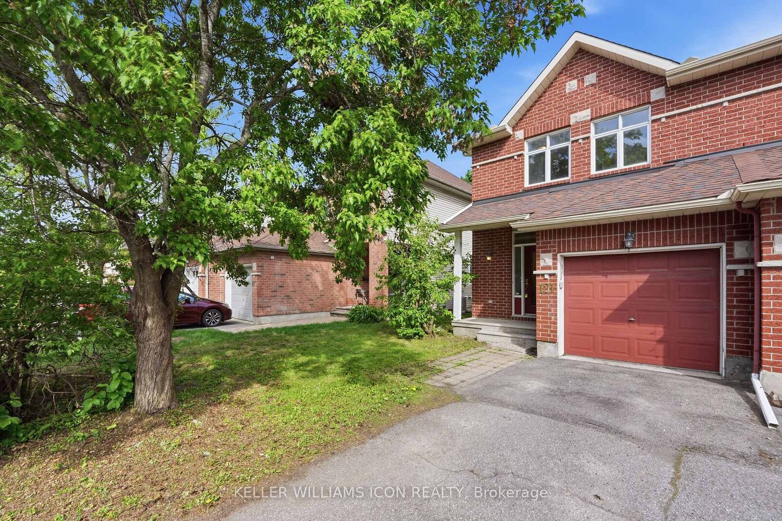Property Photo: 121 Thornbury Crescent ON K2G 6J1