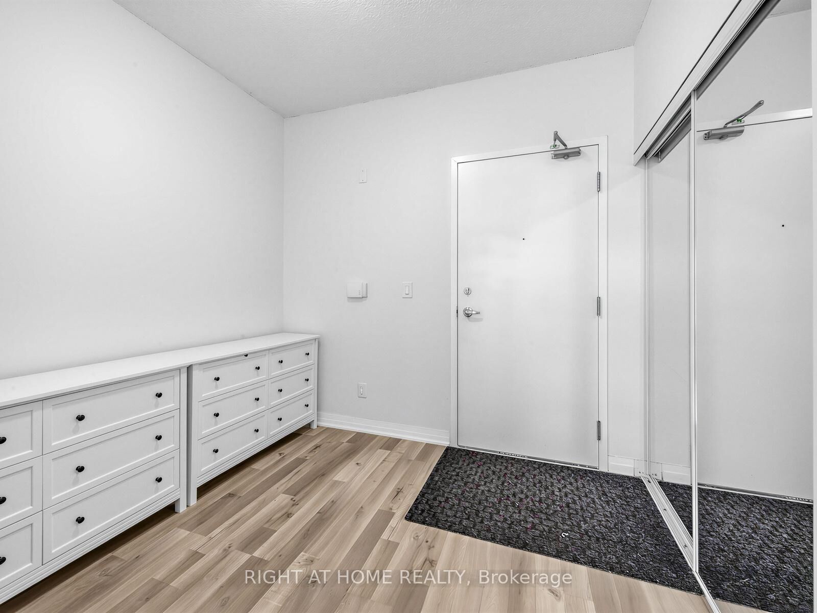 Property Photo: 155 Legion Road N 208 ON M8Y 0A7