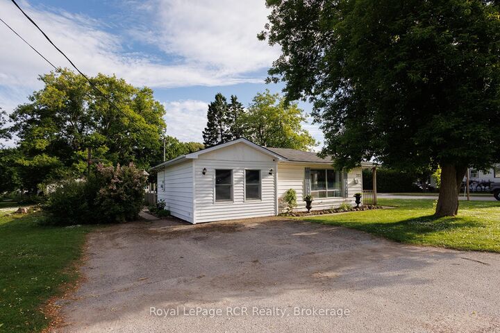 Property Photo:  223 Division Street  ON N0H 2T0 