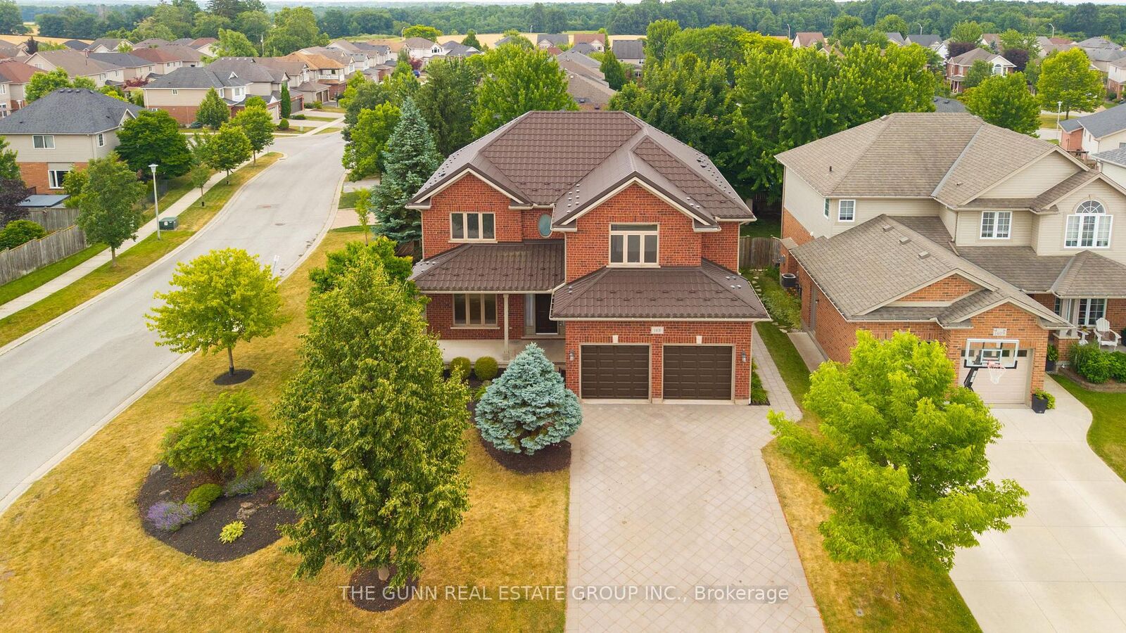 Property Photo: 1401 Birchwood Drive ON N6K 4Y5