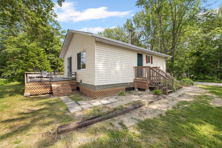 Property Photo:  351 Leavoy Lane  ON K7V 3Z8 