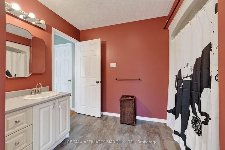 Property Photo: 185 Dominion Street N ON K0C 1A0