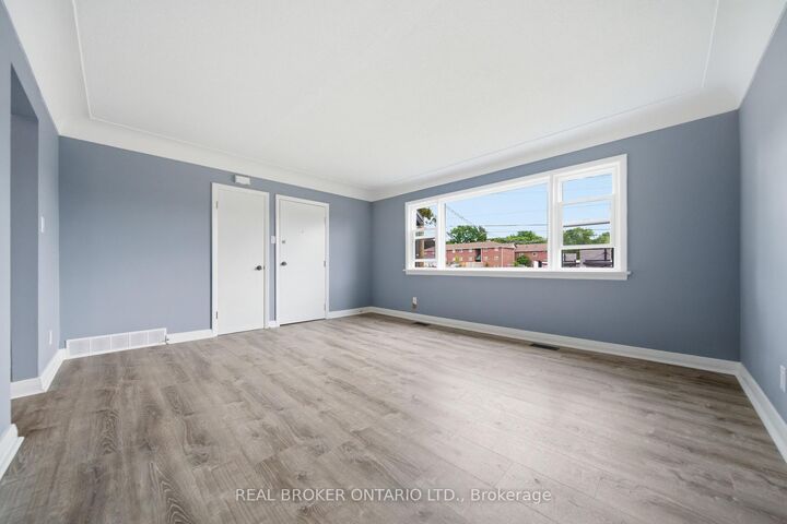 Property Photo:  293 Highland Road E B  ON N2M 3W6 