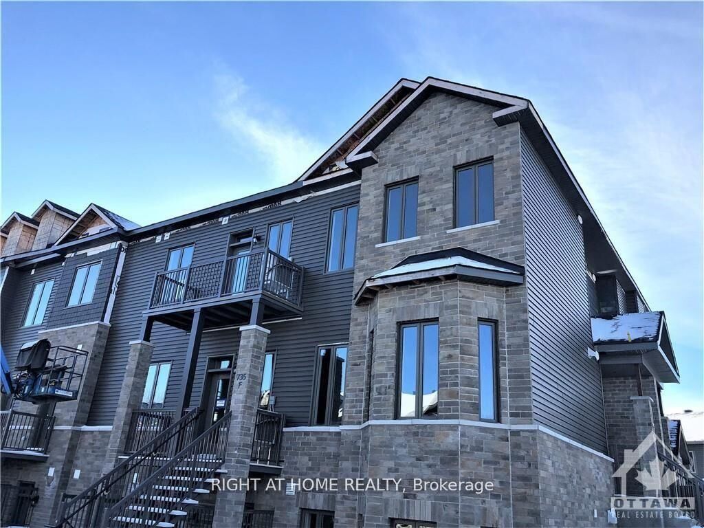 Property Photo:  735 Dearborn Private G  ON K1T 0W3 