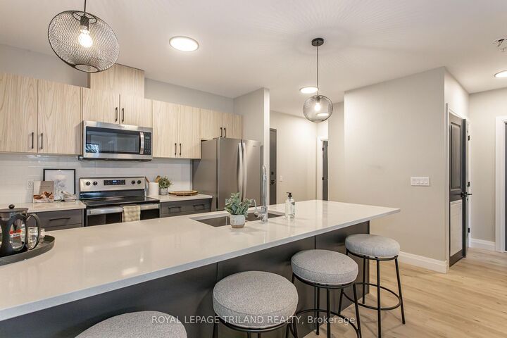 Property Photo: 1405 Stackhouse Avenue 502 ON N5X 0P2