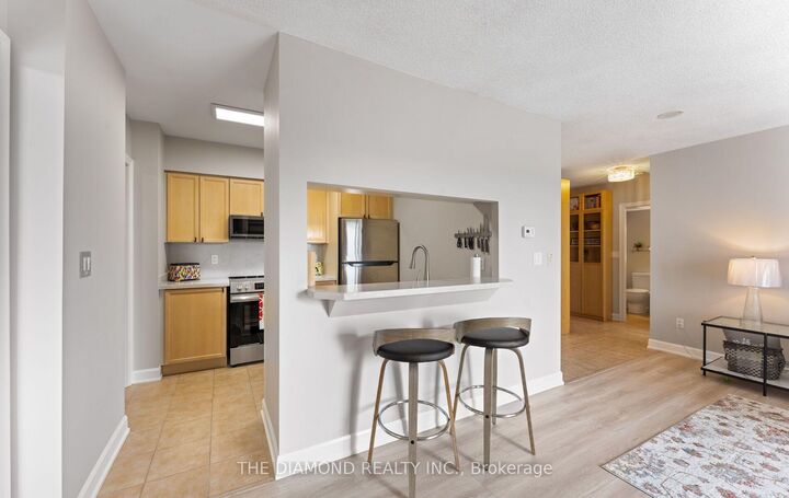 Property Photo: 2088 Lawrence Avenue W 907 ON M9N 3Z9