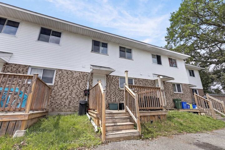 Property Photo: 24 Carraway Crescent ON K0C 1X0