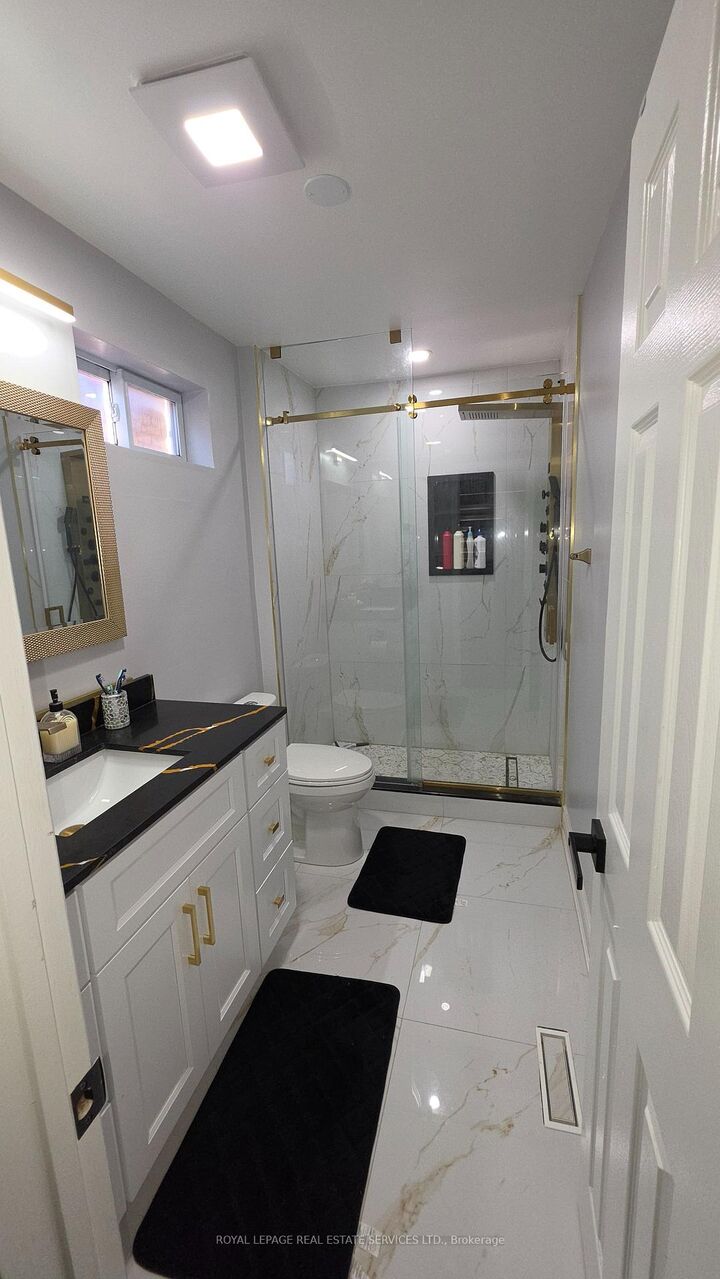 Property Photo:  323 Winfield Terrace  ON L5R 1N6 