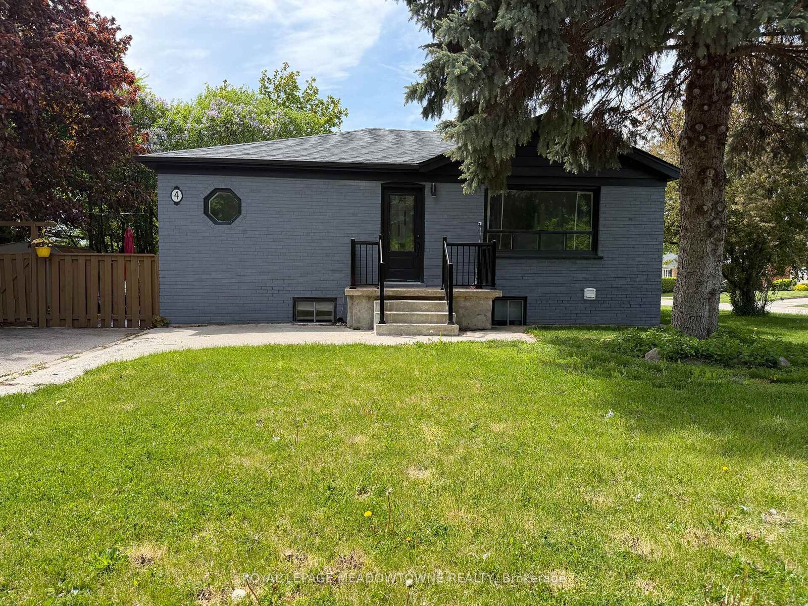 Property Photo:  4 Keats Avenue Basement  ON L7G 1T4 