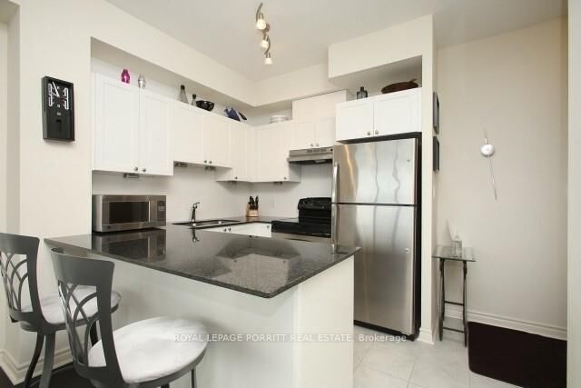 Property Photo:  3865 Lake Shore Boulevard W 1109  ON M8W 0A2 