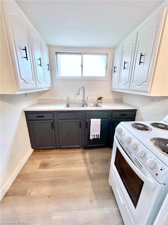 Property Photo: 220 Nelson Street 3 ON N3S 4C1