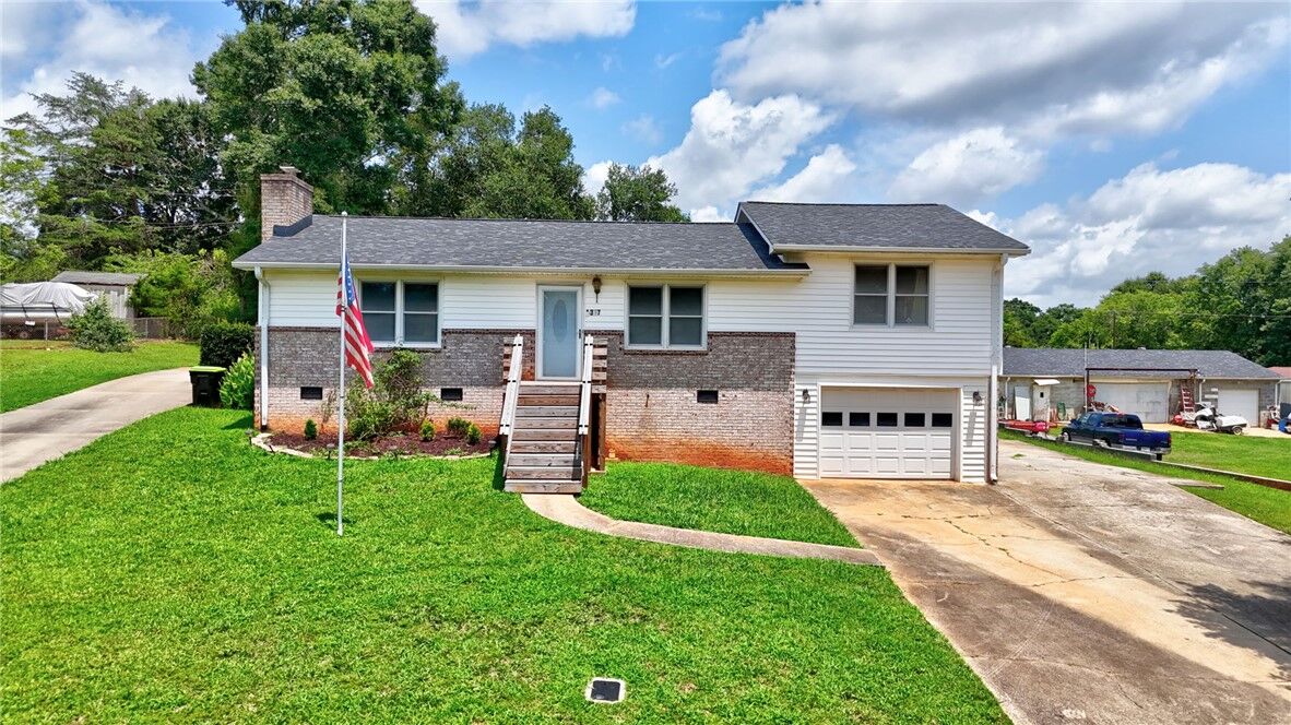 Property Photo:  317 Bentwood Road  SC 29673 