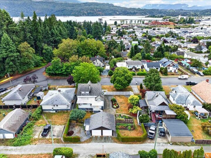 Property Photo: 3547 8th Ave BC V9Y 4R3