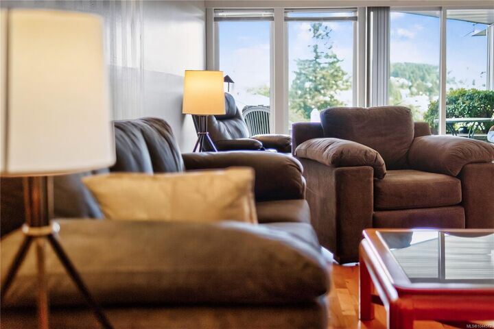 Property Photo:  2560 Departure Bay Rd #310  BC V9S 5P1 