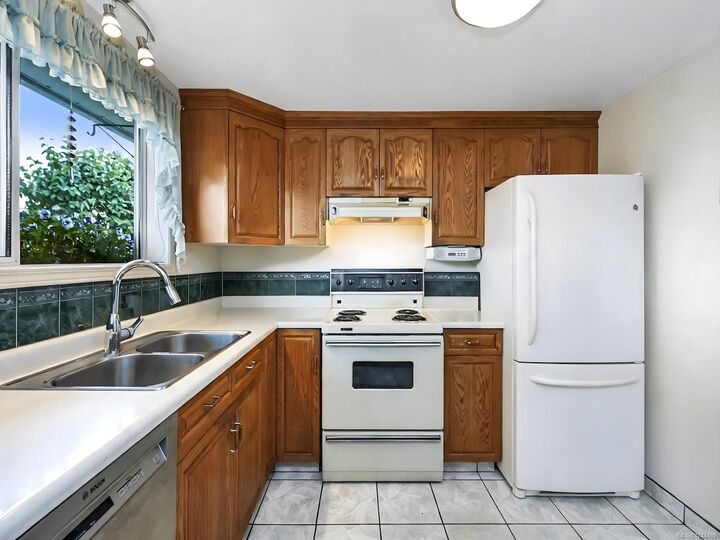 Property Photo: 10001 Fifth St #1 BC V8L 2X8
