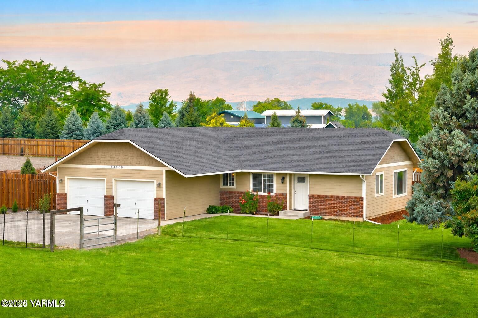 Property Photo: 14809 Douglas Rd WA 98908