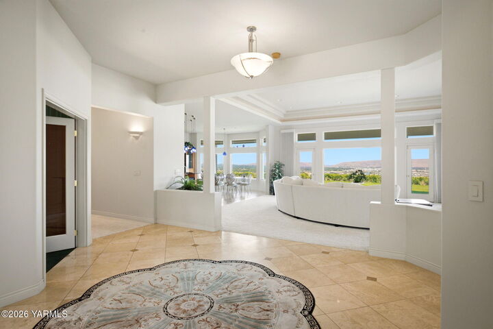 Property Photo:  24 Eagle Crest Dr  WA 98903 