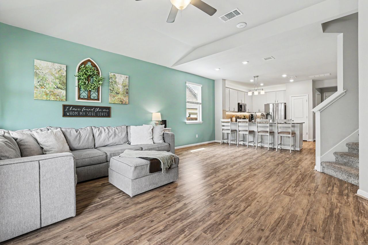 Property Photo: 5820 Livorno Cove TX 78665