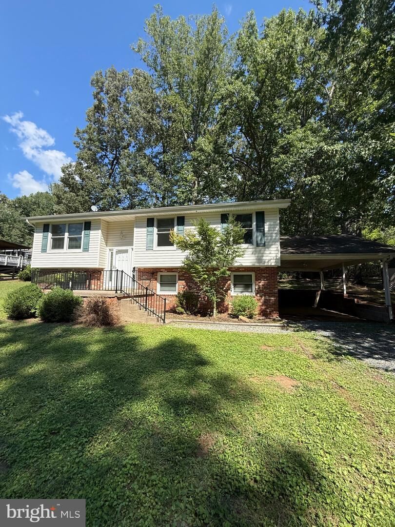 Property Photo: 198 Van Horn Lane VA 22556
