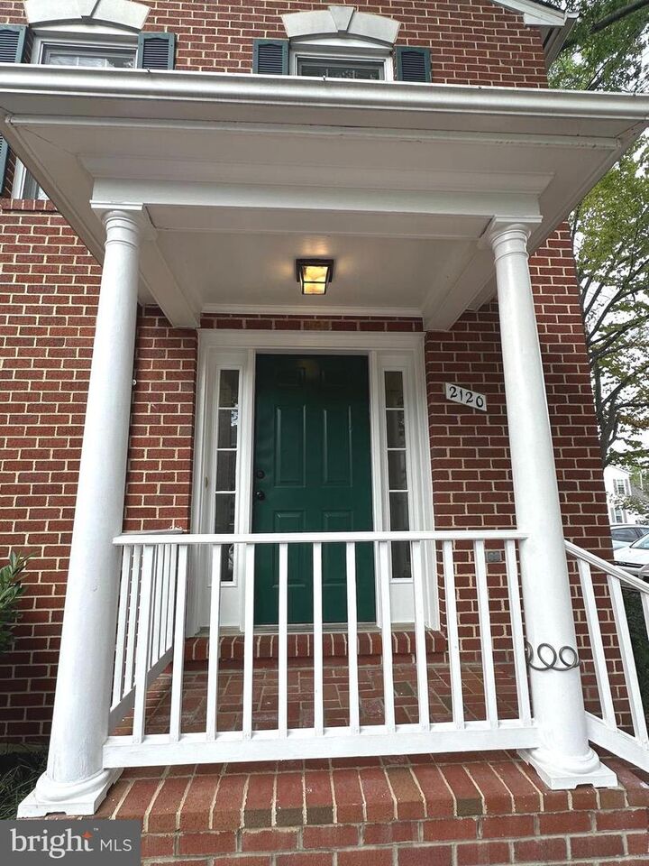 Property Photo:  2120 Tazewell Court N  VA 22207 