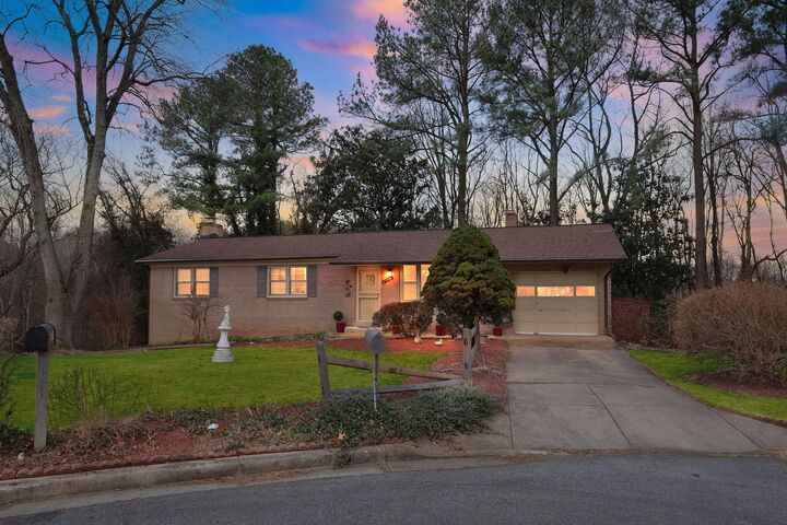Property Photo: 4705 Brava Court MD 20744