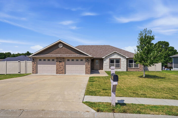 Property Photo:  380 Dover Dr  MO 65043 