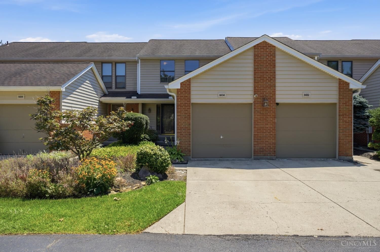 Property Photo: 8434 Island Pines Place OH 45039