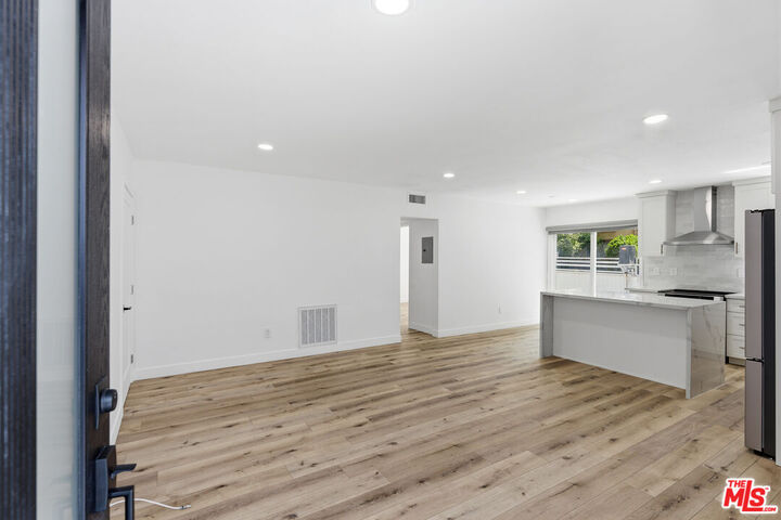 Property Photo: 929 N Stanley Ave, Unit 1 CA 90046