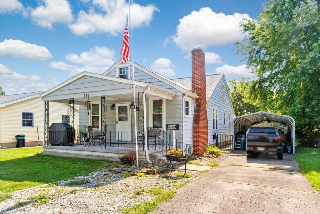 Property Photo: 242 Boving Road OH 43130
