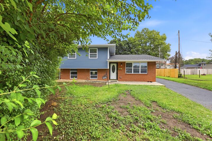 Property Photo:  3324 Villa Court  OH 43207 
