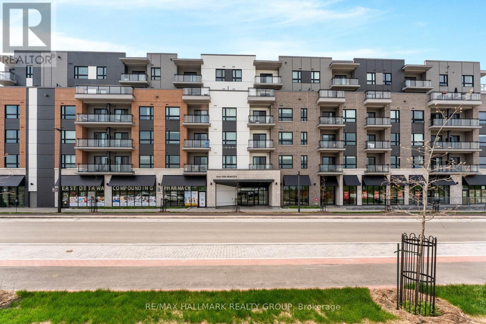 Property Photo: 1350 Hemlock Road 411 ON K1K 5C2
