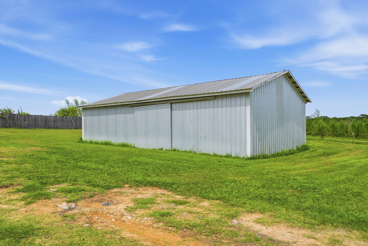 Property Photo: 2919 T J Mitchell Road FL 32425