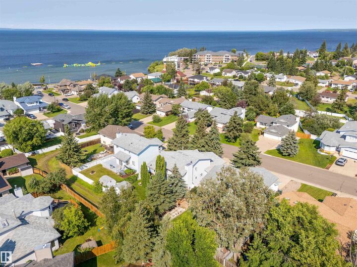 Property Photo: 207 18 Street AB T9M 1B5