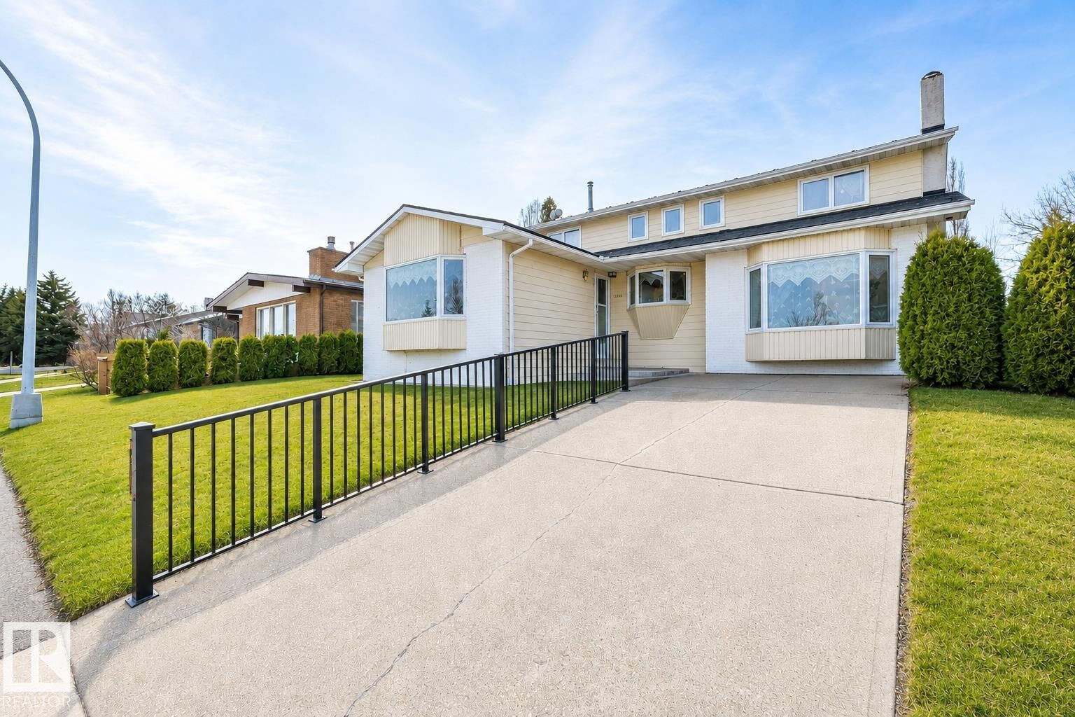 Property Photo: 11539 40 Avenue NW AB T6J 0R7
