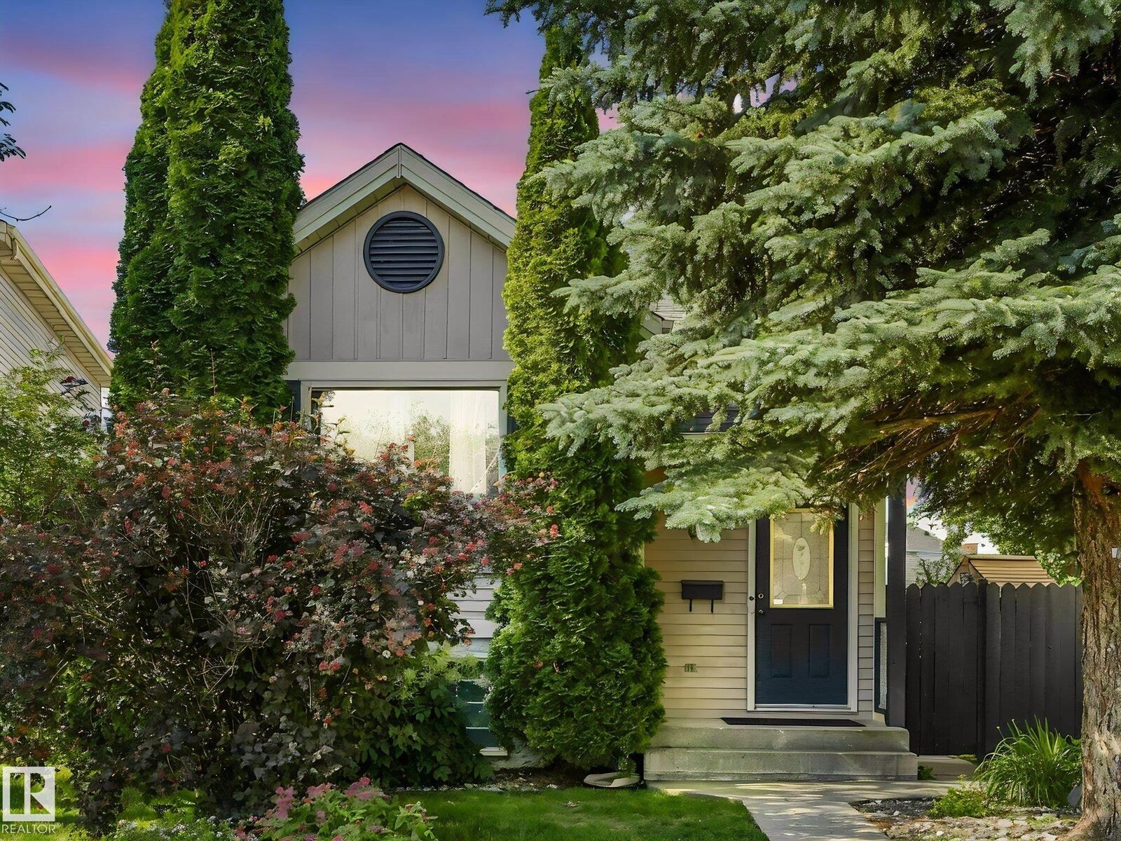 Property Photo: 3527 41 Avenue NW AB T6L 5S5