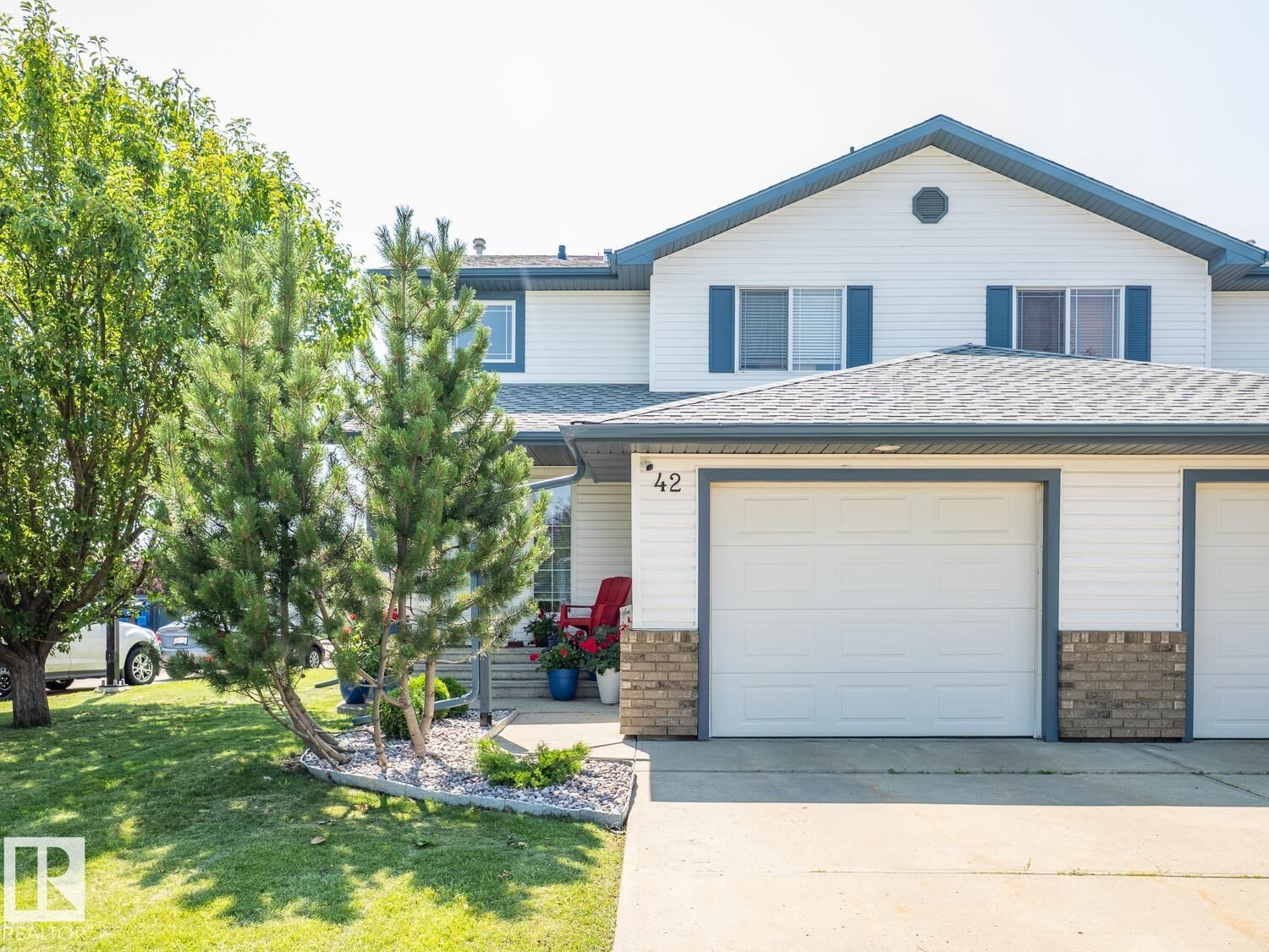 Property Photo: 450 Hyndman Crescent NW 42 AB T5A 0E2