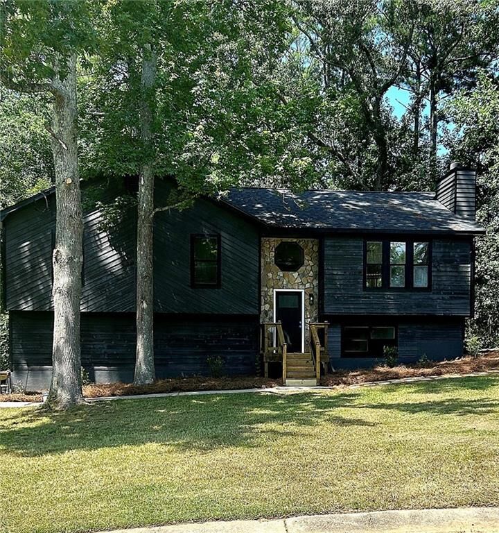 Property Photo: 6311 Stoney Court GA 30168
