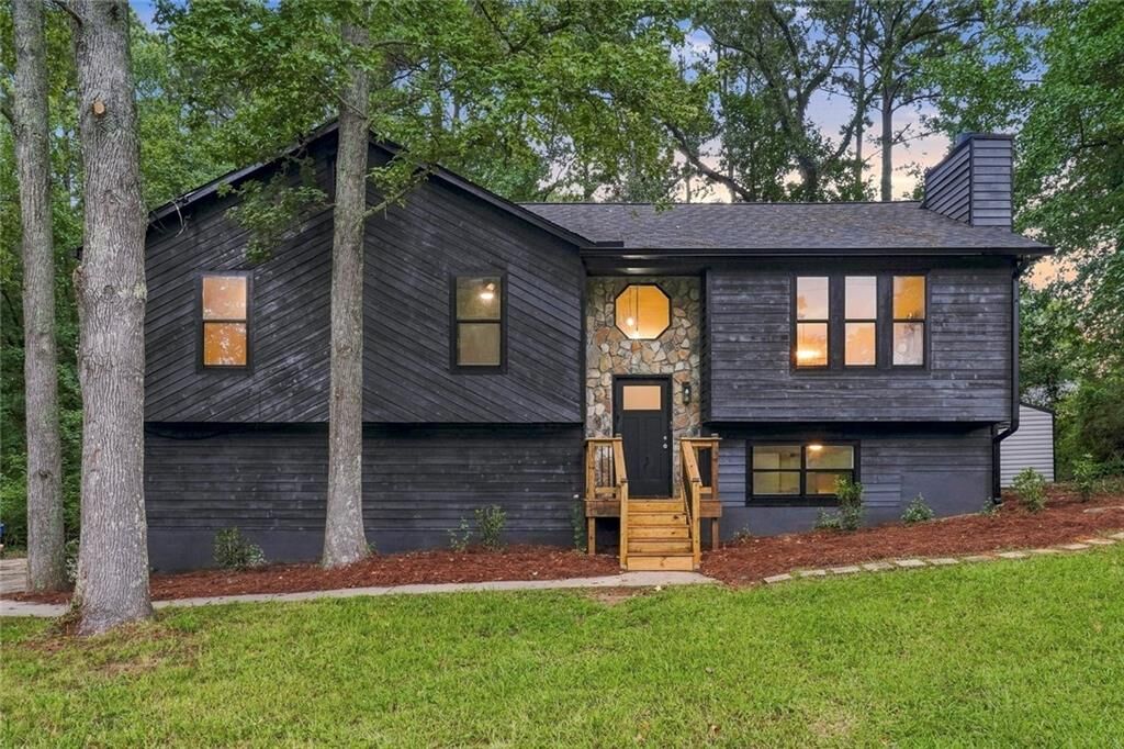 Property Photo:  6311 Stoney Court  GA 30168 