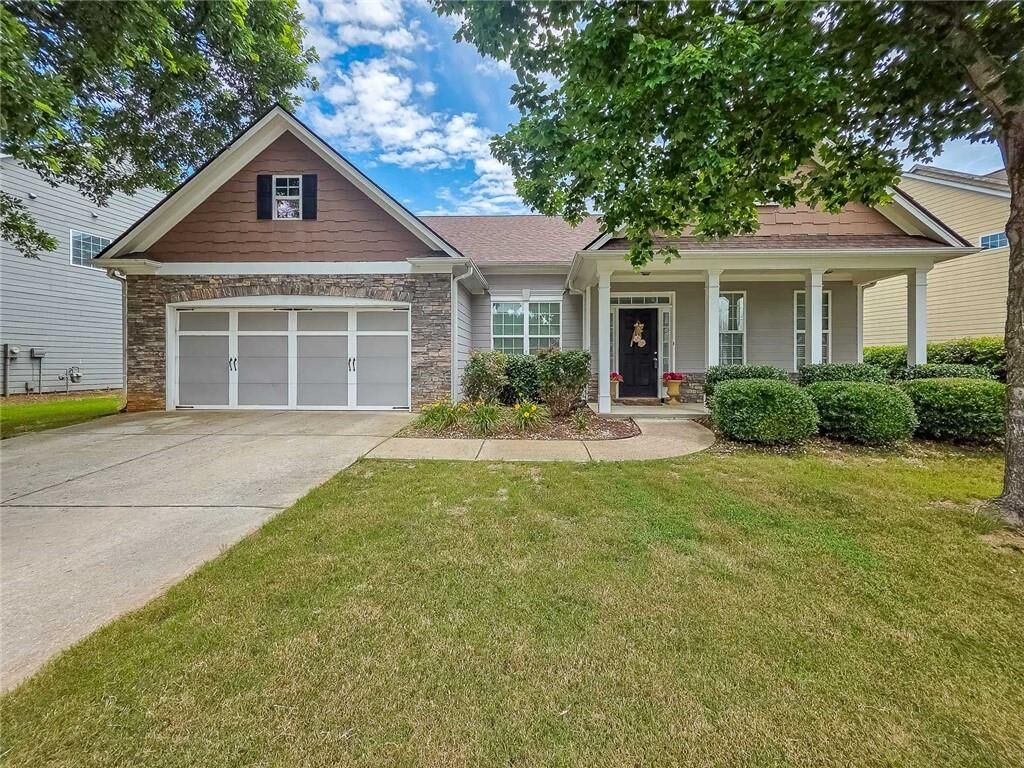 Property Photo: 1492 Kilchis Falls Way GA 30517