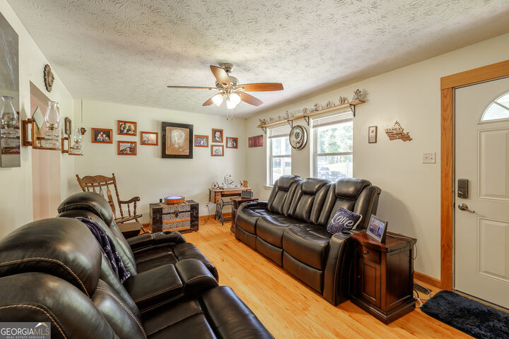Property Photo: 2665 Oak Log Way GA 30519