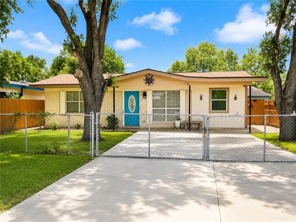 Property Photo: 1018 W Smith Street TX 78541