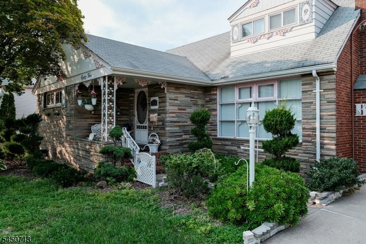 Property Photo:  85 Strong St  NJ 07057 