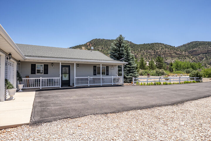 Property Photo: 762 W Wipishani Ln UT 84757