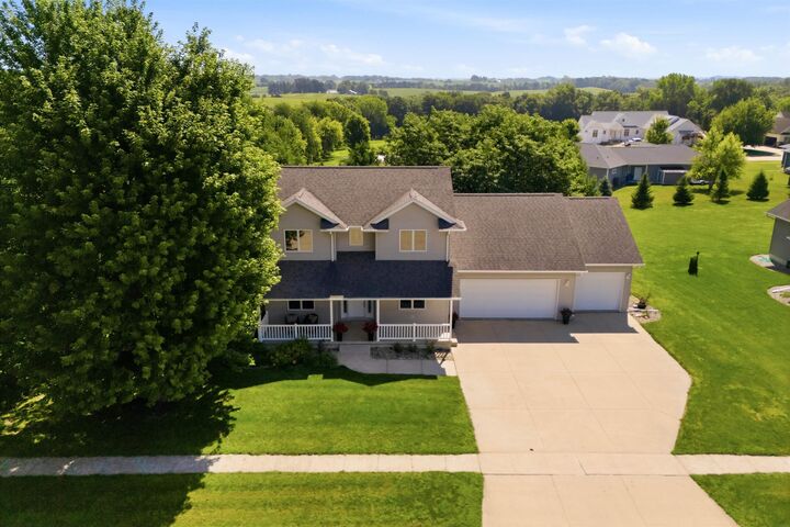 Property Photo:  310 12th Street NE  IA 50677 
